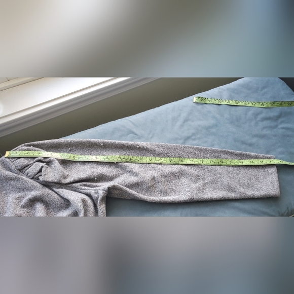 Lily Morgan Hesther Gray Sweater with Pearl Studded Sleeves Size XL - Picture 6 of 11